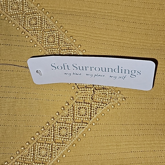 Soft Surroundings elevated V neck top w detailed collar & textured fabric Medium - Picture 5 of 9